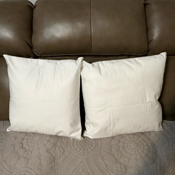 ***SOLD****A Pair Of Embroidered Like Mushroom and Floral Throw Pillows - Picture 4 of 4